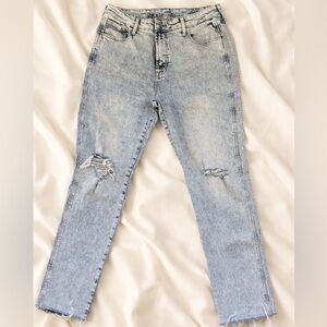 Women’s High Rise Vintage Slim Jeans Light Wash Distressed 29 Inseam Raw Hem